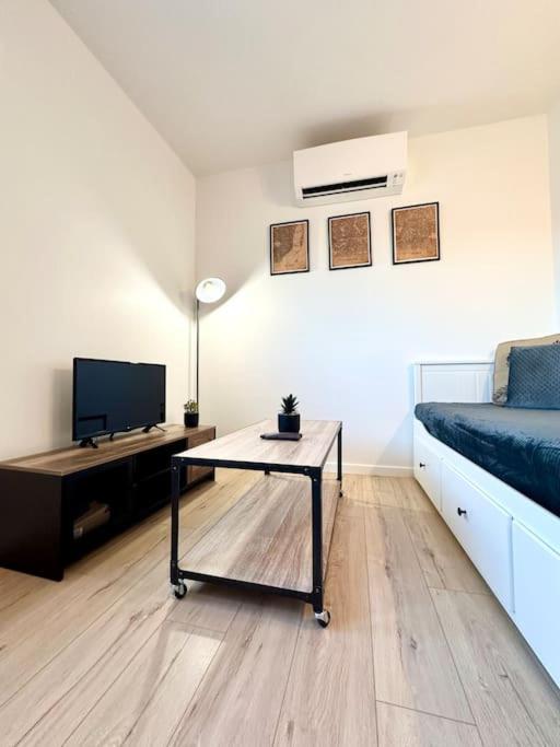 Le Clemenceau - Parking Prive - Fibre & Clim Apartment Mont-de-Marsan Exterior photo