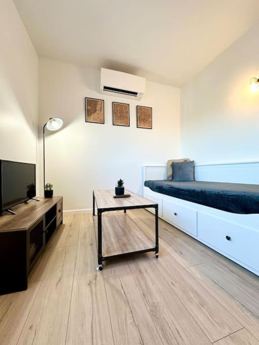 Le Clemenceau - Parking Prive - Fibre & Clim Apartment Mont-de-Marsan Exterior photo